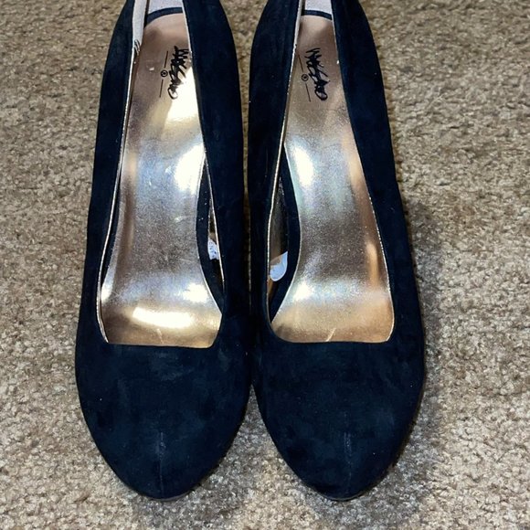 Black high heels - Picture 2 of 2